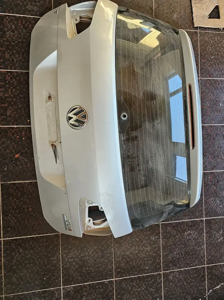 Volkswagen Touareg II (2010 - 2018) 7P6827159 Крышка багажника — фото 1