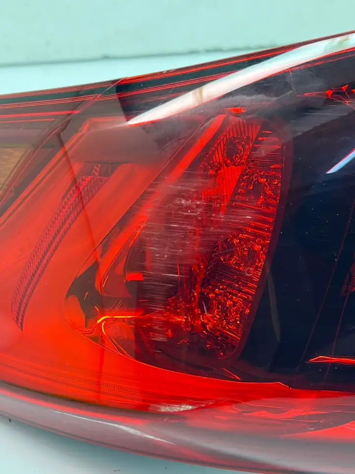 Toyota Avensis T270 (2015 - 2018) Держатель лампы заднего фонаря — фото 2