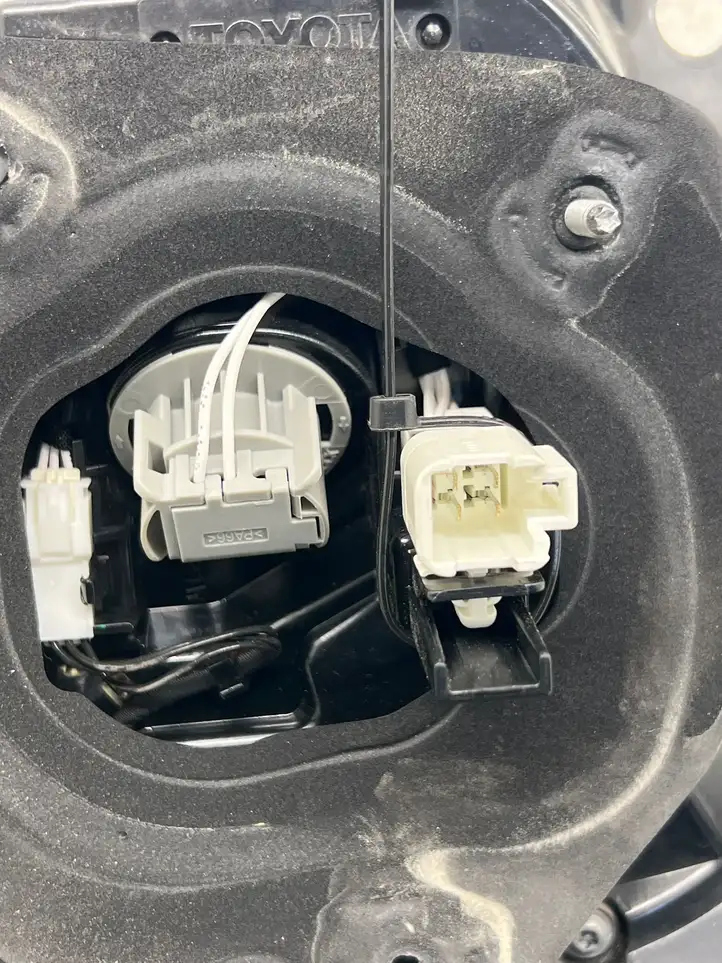 Toyota Avensis T270 (2015 - 2018) Держатель лампы заднего фонаря — фото 6