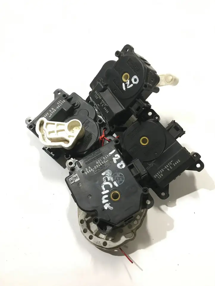 Toyota Land Cruiser (J120) (2002 - 2009) 0637008870 Двигатель задвижки потока воздуха — фото 1
