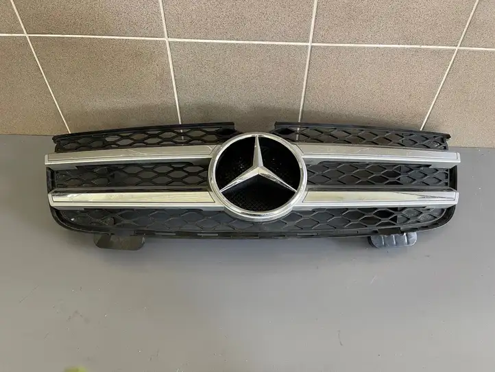 Mercedes-Benz ML W164 (2005 - 2011) A1648880223 Верхняя решетка радиатора — фото 2