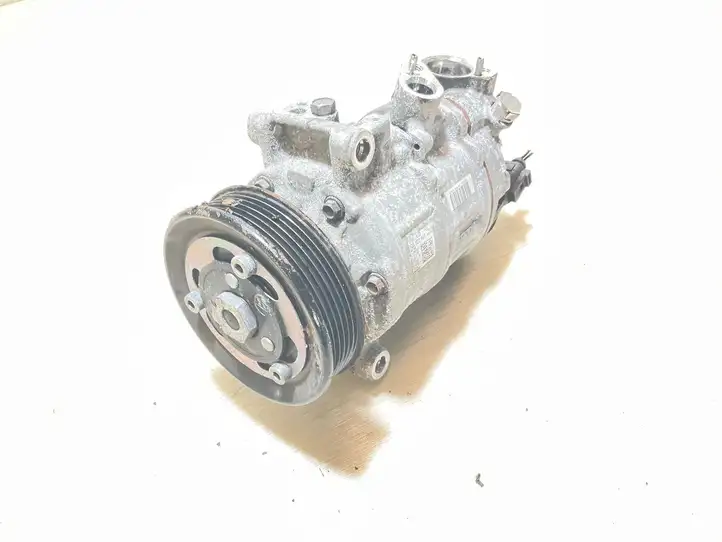 Volkswagen Golf VII (2013 - 2019) 5Q0820803 Компрессор (насос) кондиционера воздуха — фото 1