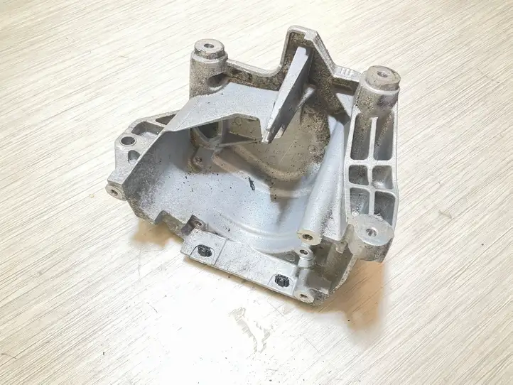 Ford Focus ST (2015 - 2018) 9804498180 Кронштейн двигателя — фото 1