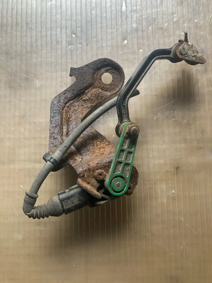 Audi A6 allroad (2006 - 2008)  4F0907503 Датчик высоты (фар)