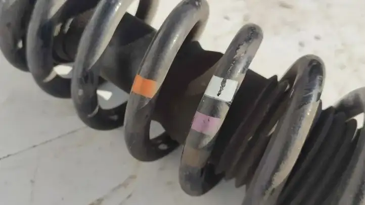 Jaguar XK (2009 - 2011)  C2P22813 Задний амортизатор с пружиной