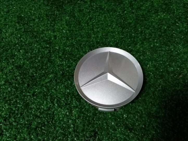 2014010225 Mercedes-Benz C W202 Gamyklinis rato centrinės skylės dangtelis (-iai)