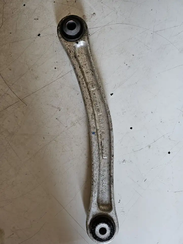 Volkswagen Touareg II (2010 - 2018)  7L0505376A Вилы