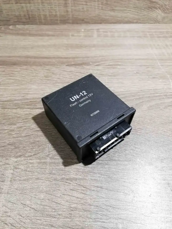 Citroen C5   UN-12 Другое реле