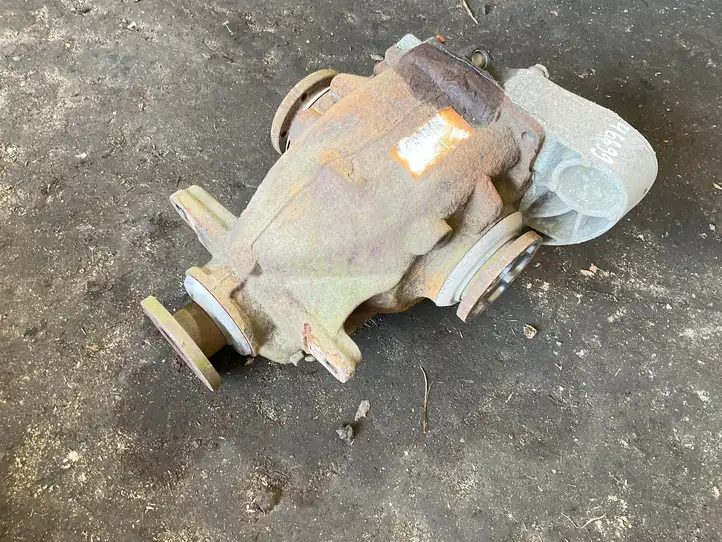 BMW 3 E92 E93   7566221 Задний редуктор