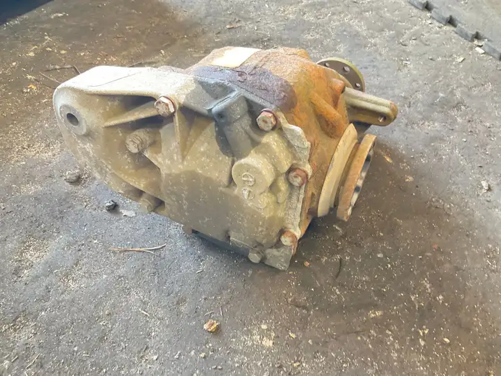 BMW 3 E92 E93   7566221 Задний редуктор