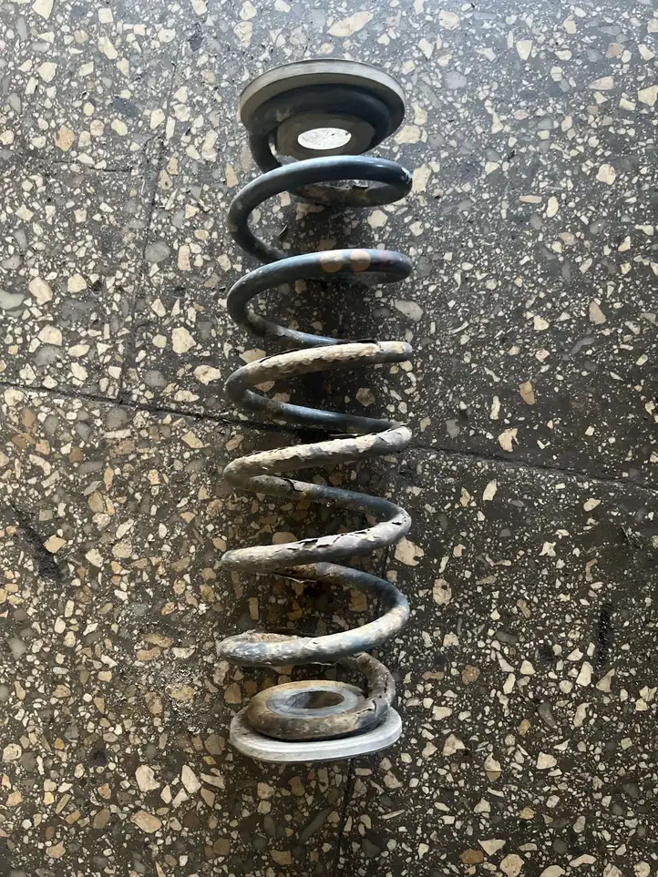 Skoda Yeti (5L) (2009 - 2012) Пружина задней подвески — фото 1