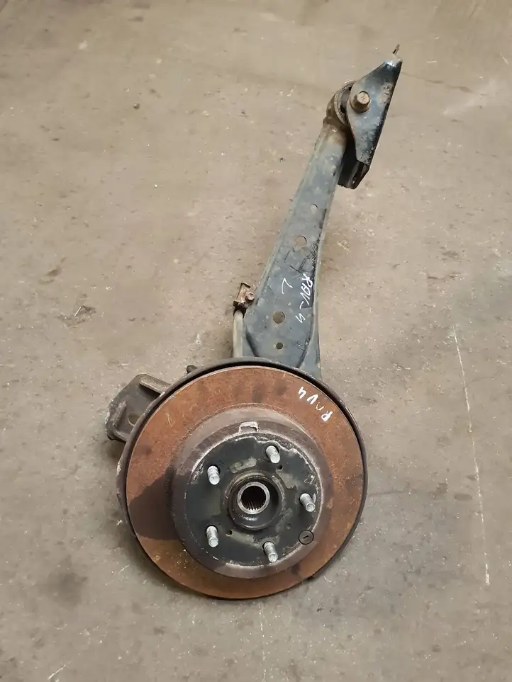 Toyota RAV 4 (XA30) (2006 - 2016)   Задний поворотный кулак (ступица, цапфа)