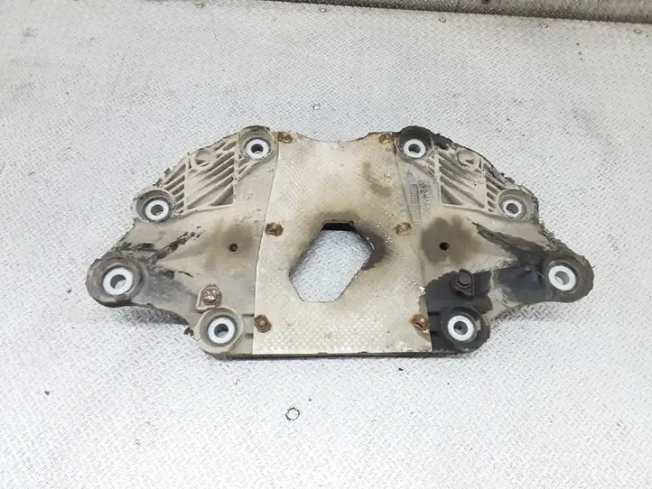 Volvo XC70 (2000 - 2004)  30639931 Кронштейн заднего редуктора