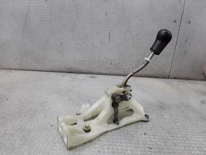 Toyota Avensis Verso (2001 - 2004)   Механизм переключения передач (кулиса) (в салоне)