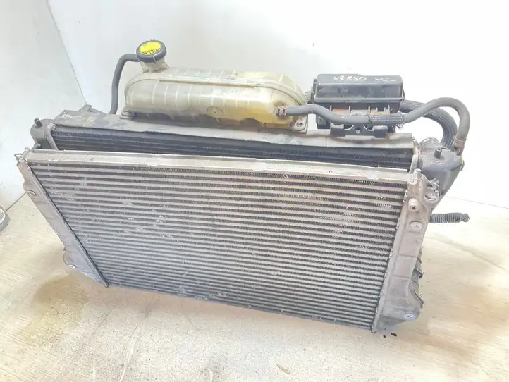 Toyota Corolla Verso AR10 (2004 - 2009) 4227502520 Комплект радиаторов охлаждения — фото 1