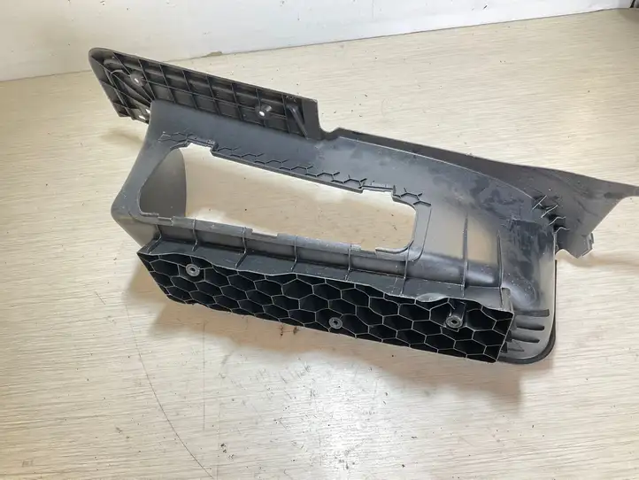 Mercedes-Benz Sprinter W907 W910 (2018 - ) A9106864000 Внутренняя отделка переднего порога — фото 2