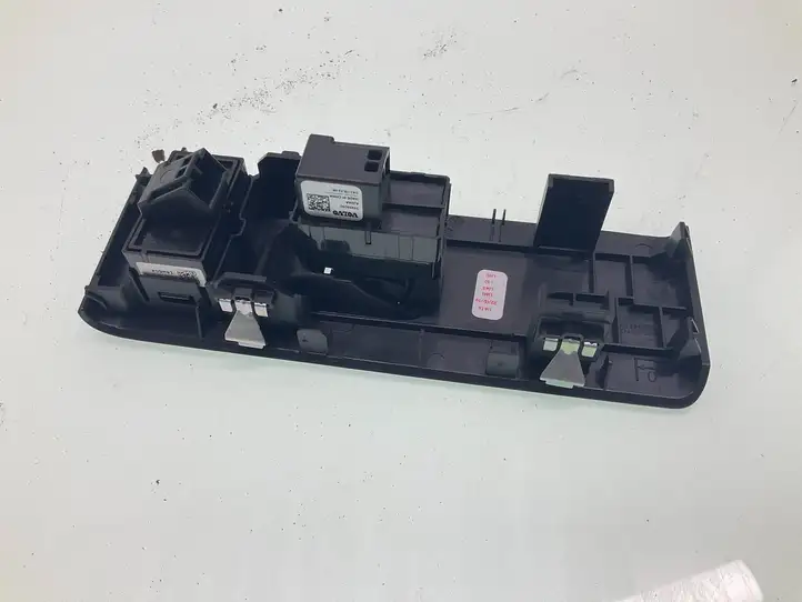 Volvo XC40 (2017 - ) 31456060 Кнопка стеклоподъемников — фото 2