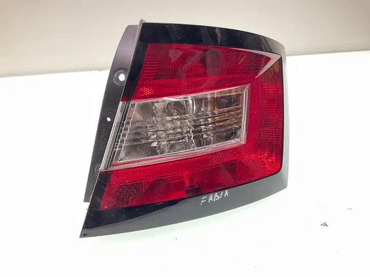 Skoda Fabia Mk3 (NJ) (2015 - 2021) 6V6945096 Задний фонарь в кузове — фото 1