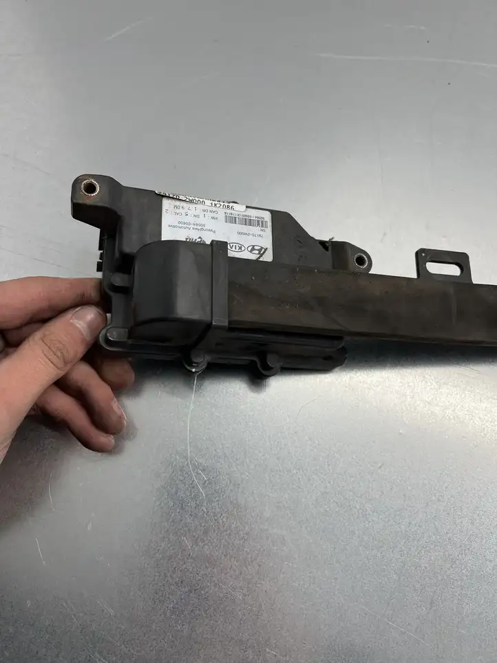 Hyundai Santa Fe (2012 - 2015) 791702W000 Подушка безопасности пешехода — фото 4