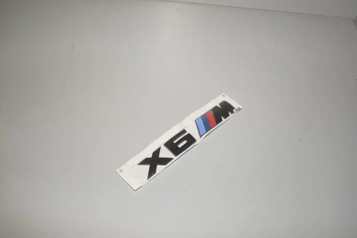 BMW X6M G06 F96 (2019 - ) Эмблема производителя — фото 3