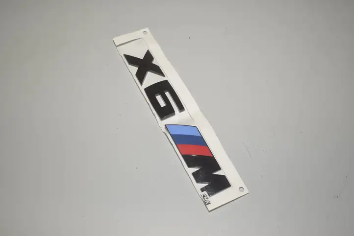 BMW X6M G06 F96 (2019 - ) Эмблема производителя — фото 4