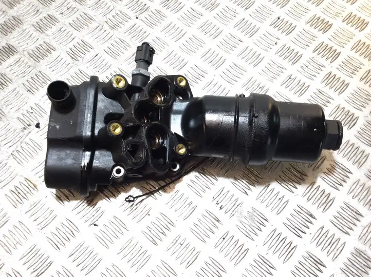 Audi A4 S4 B7 8E 8H (2004 - 2009) 06F115397H Кронштейн масляного фильтра — фото 1