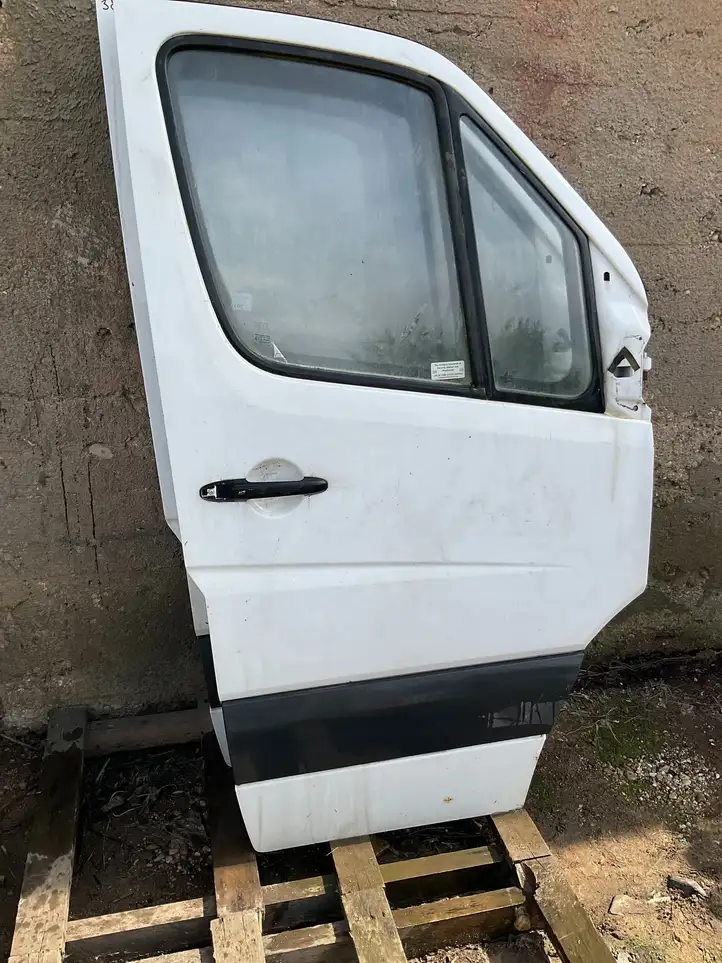 Mercedes-Benz Sprinter W906 (2006 - 2018) Дверь — фото 1