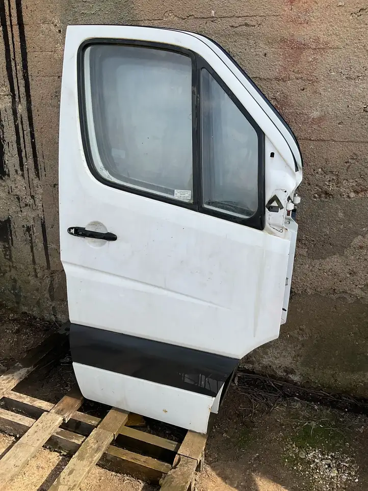 Mercedes-Benz Sprinter W906 (2006 - 2018) Дверь — фото 2