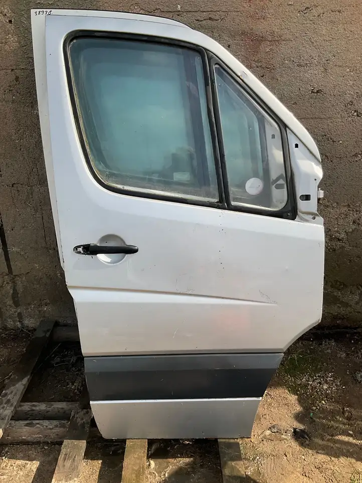 Mercedes-Benz Sprinter W906 (2006 - 2018) Дверь — фото 1