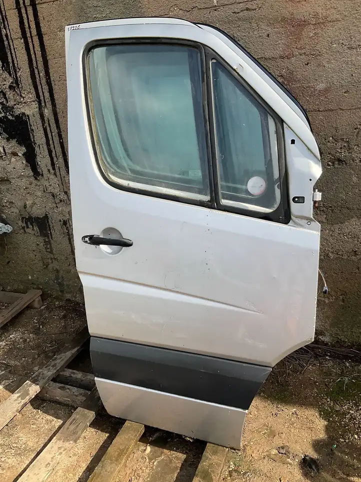 Mercedes-Benz Sprinter W906 (2006 - 2018) Дверь — фото 2