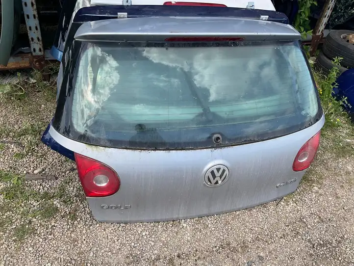 Volkswagen Golf V (2003 - 2009) Крышка багажника — фото 2