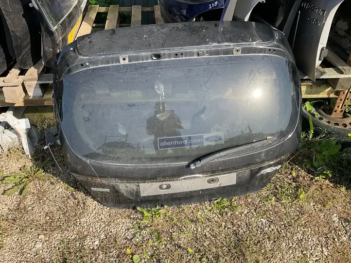 Ford Fiesta (2013 - 2017) Крышка багажника — фото 1