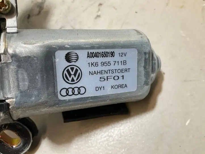 Volkswagen Golf V (2003 - 2009) 1K6955711B Двигатель стеклоочистителя заднего стекла — фото 3