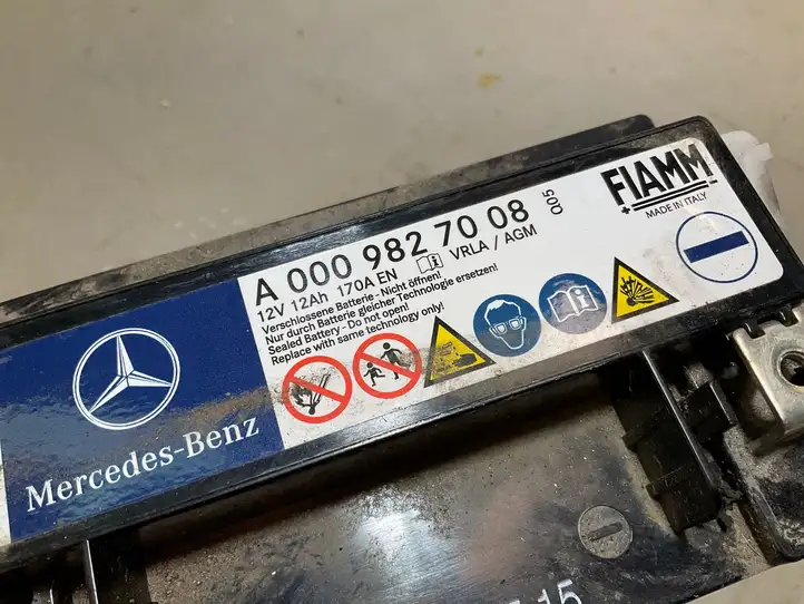 Mercedes-Benz C W204 (2007 - 2014) A0009827008 Аккумулятор — фото 2