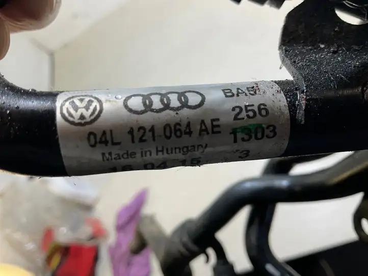 (2014 - 2018) 04L121064AE Трубка подачи воздуха — фото 2