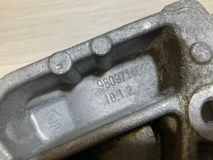Opel Corsa F (2019 - ) 9809714080 Кронштейн генератора — фото 2