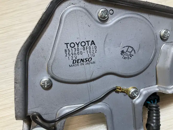 Toyota Corolla Verso AR10 (2004 - 2009) 851300F010 Двигатель стеклоочистителя заднего стекла — фото 2