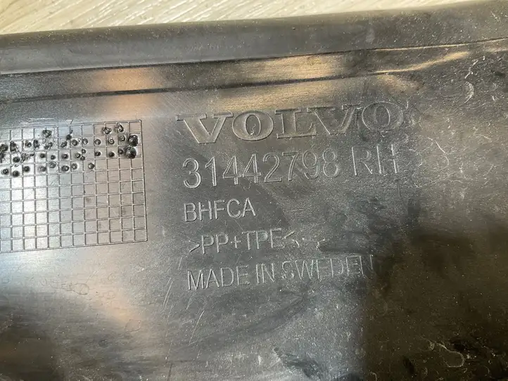 Volvo XC40 (2017 - ) 31442798 Накладка крыла — фото 2
