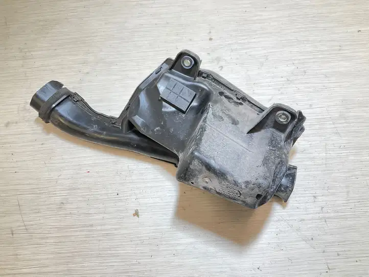 Toyota Auris E180 (2012 - 2018) 177500T010 Детали воздухозаборника — фото 1