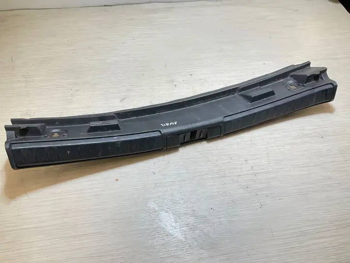 Toyota Auris E180 (2012 - 2018) 5868702190 Отделка порога багажника — фото 1