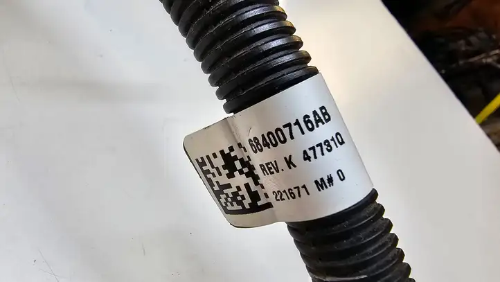 Jeep Grand Cherokee WL (2021 - ) 68400716AB Выпускная трубка пневмокомпрессора — фото 2