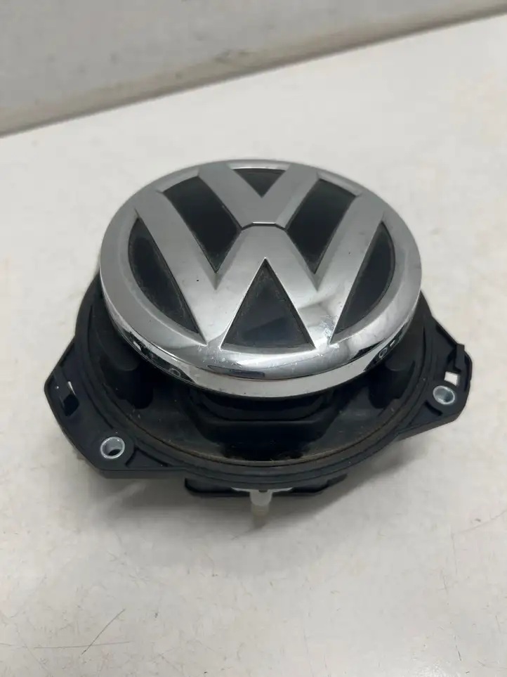 Volkswagen Golf Sportsvan (2017 - 2020) 510827469K Ручка багажника с камерой — фото 1