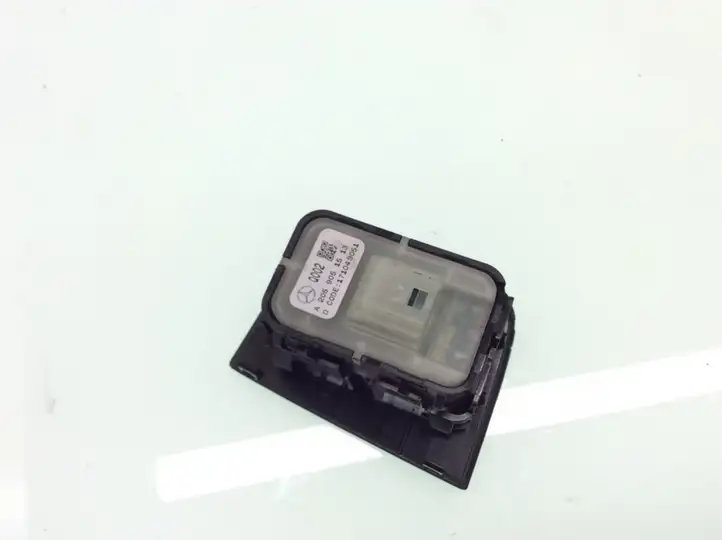 Mercedes-Benz C W205 (2014 - 2021) A2059051513 Блок кнопок стеклоподъемников — фото 2