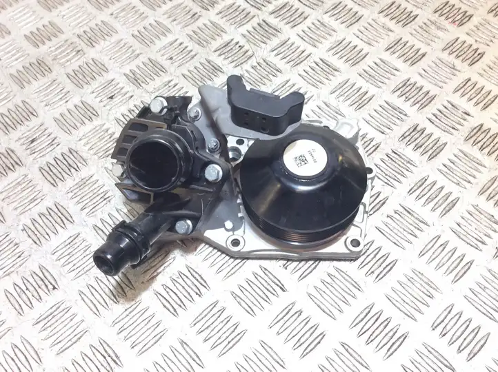 BMW 3 F30 F35 F31 (2012 - 2018) 8514458 насос охлаждения — фото 1