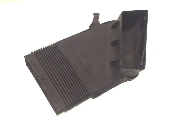 Audi A4 S4 B7 8E 8H (2004 - 2009) 8E0129617D Детали воздухозаборника — фото 2