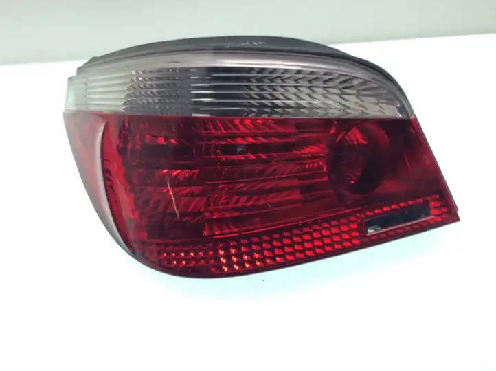 BMW 5 E60 E61 (2004 - 2010) 6910767 Задний фонарь в кузове — фото 1