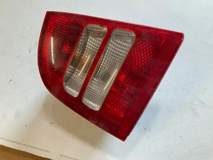 Skoda Octavia Mk2 (1Z) (2004 - 2013) 1U6945095 Задний фонарь в кузове — фото 3
