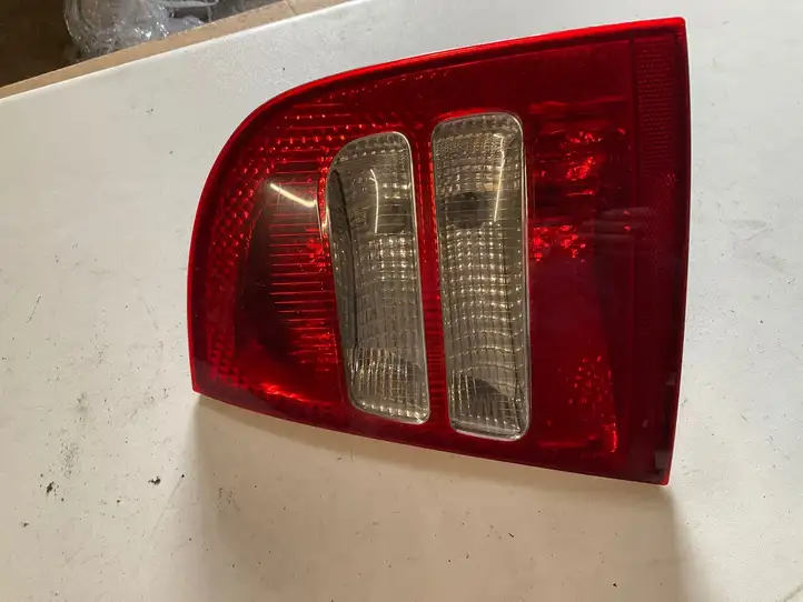 Skoda Octavia Mk2 (1Z) (2004 - 2013) 1U6945112 Задний фонарь в кузове — фото 2