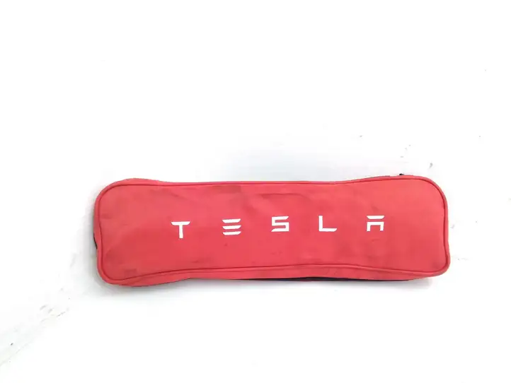 Tesla Model 3 (2024 - ) 147507600D Автомобильная аптечка — фото 1
