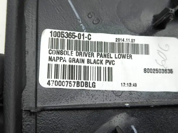 Tesla Model S (2012 - 2016) 100470501D Передняя боковая обшивка салона — фото 10